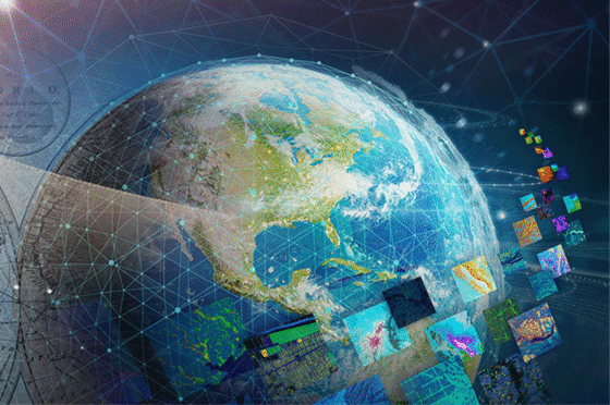 Abstrakte Darstellung einer digitalen Weltkarte: Eine Erdkugel mit Fokus auf Nordamerika ist von einem Netzwerk aus Linien und Knoten umgeben. Im Vordergrund sind verschiedene farbige Datenkacheln und Kartenausschnitte angeordnet, die Geodaten, Analysen und moderne GIS‑Technologien visualisieren.