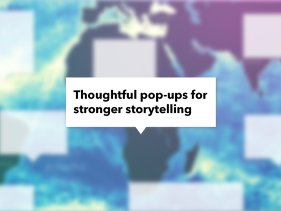 Titelgrafik des Beitrags „Thoughtful Pop-ups for Stronger Storytelling“. Vor einem unscharfen Hintergrund aus einer Weltkarte und mehreren stilisierten Pop-up-Fenstern befindet sich mittig eine weiße Sprechblase mit dem Titel des Beitrags.