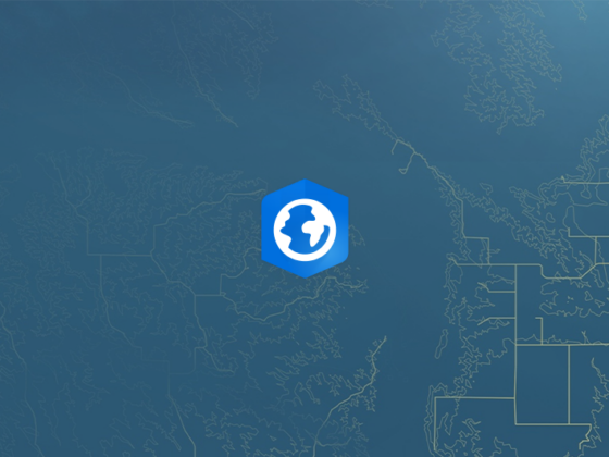 ArcGIS Pro Symbol auf blauem Kartenhintergrund als Darstellung der Desktop-GIS-Software für Kartenerstellung, Analyse und Geodatenmanagement.