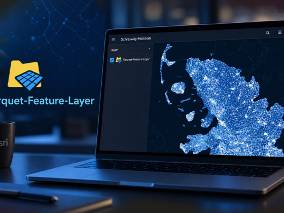Visualisierung eines Parquet-Feature-Layers in ArcGIS Online. Auf einem Laptop wird eine Karte von Schleswig-Holstein mit einer großen Anzahl dargestellter Geodaten angezeigt.